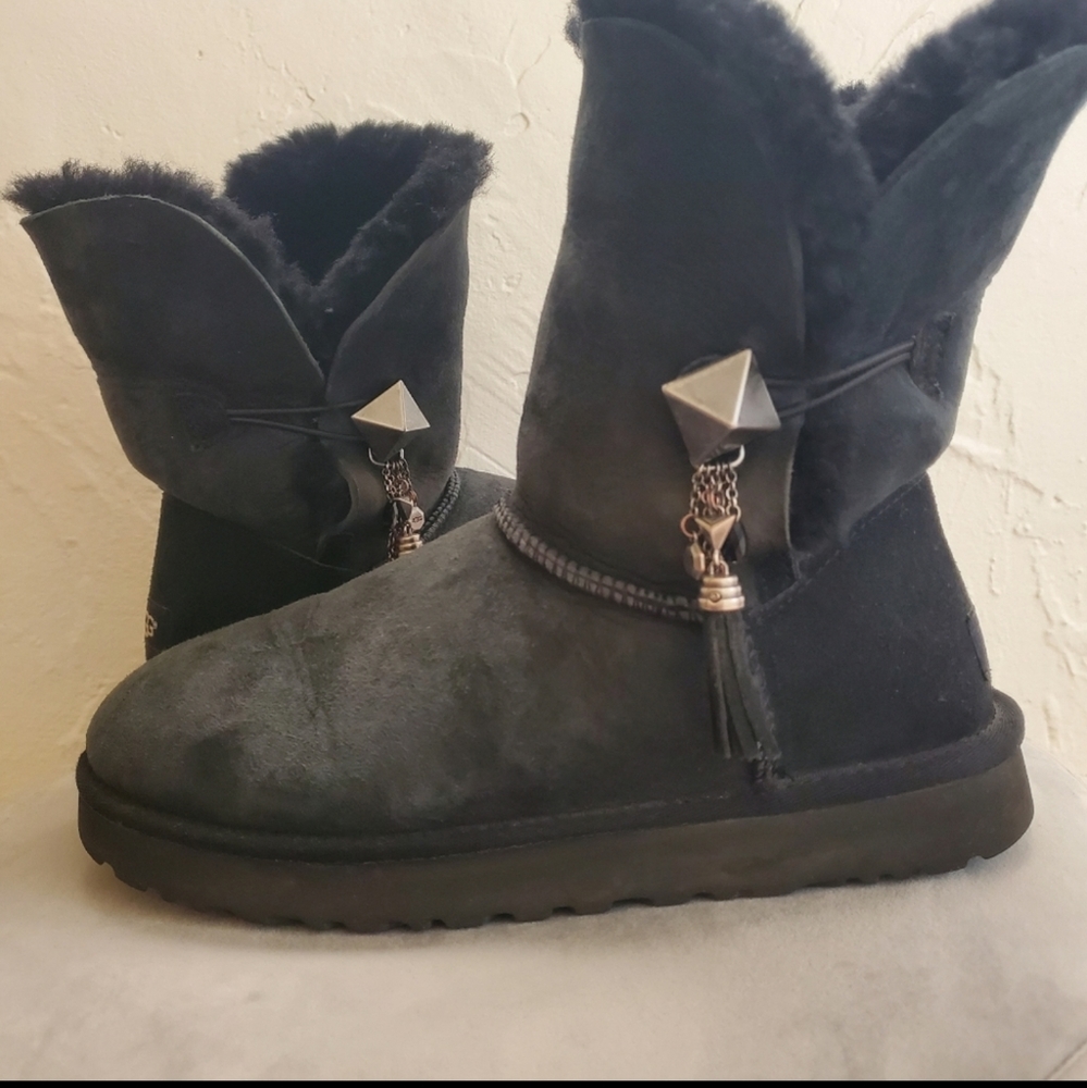 Black Uggs
